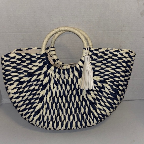 CLUB MELIA NAVY BLUE/CREAM WOVEN STRAW HANDBAG HALF MOON SHAPE STRING CLOSURE - Picture 1 of 11